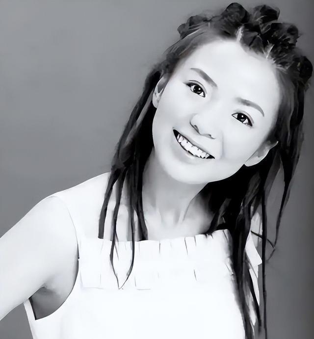 落地的凤凰不如鸡！52岁重病缠身的朱迅，给内娱的女星们提了个醒