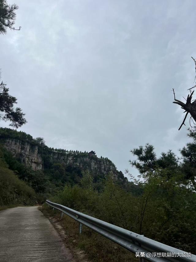 蒙阴七十二崮之一的瞭阳崮，不仅有壮丽风光，还曾有过血雨腥风