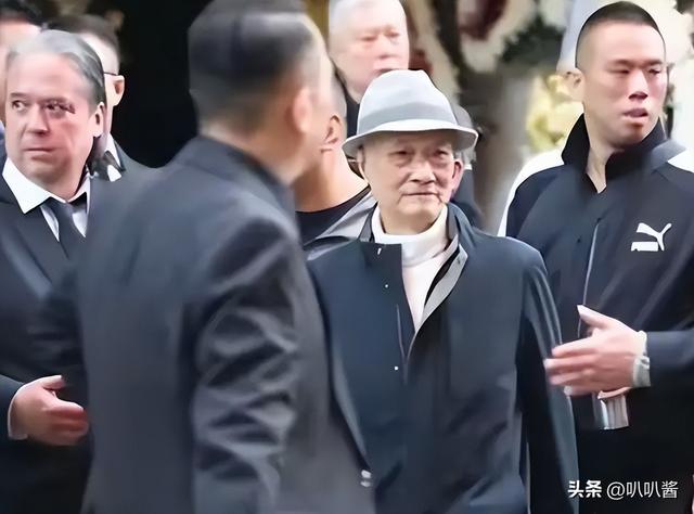 一场追悼会，戳穿向华强夫妇在香港的真实地位，原来李连杰没说谎