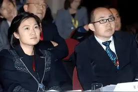 国内赚钱国外捐！女富豪疫情期间一毛不拔，却向国外大学捐款6亿图片