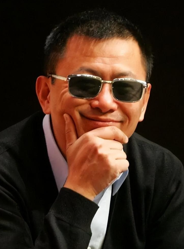 连爆2大行业瓜！大花回应只字不提影帝，阔太倒油导演？都不装了