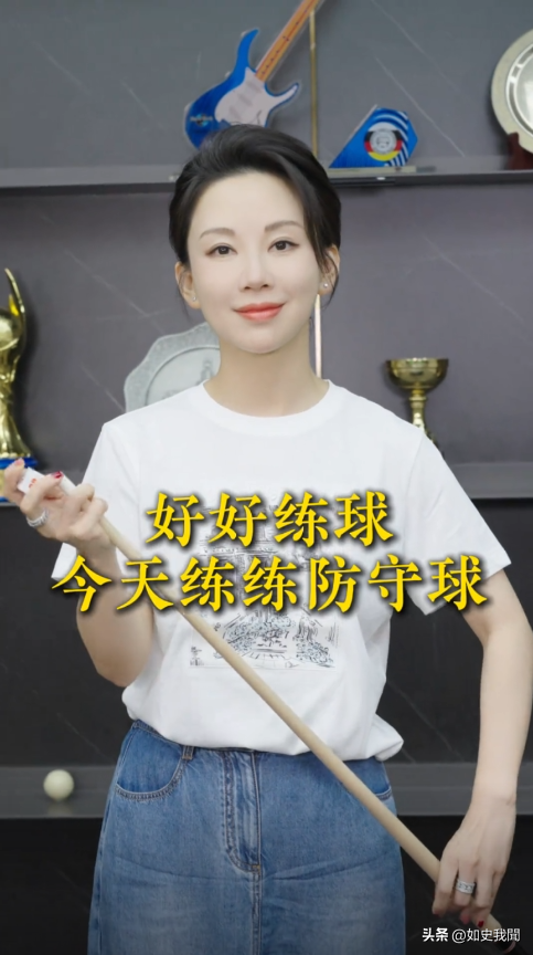 43岁潘晓婷至今单身，身材傲人却无人敢娶，潘爸爸后悔当初管太严