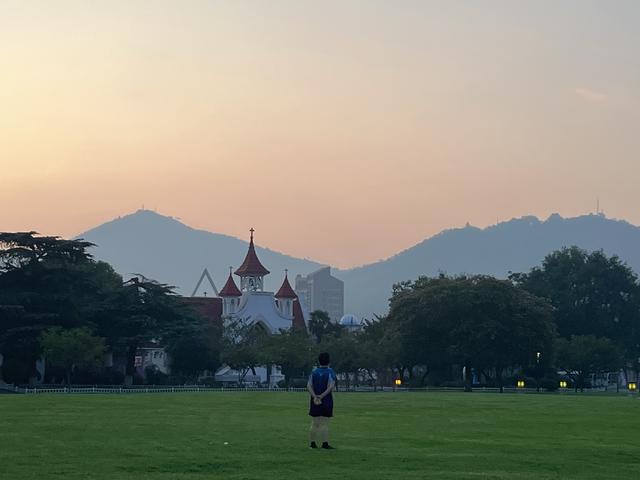 晨观玄武湖