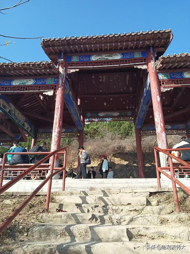 怒征西山公园，立在539.8米的顶峰