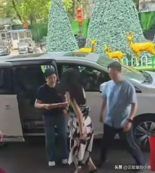 在北京碰到62岁的张凯丽，本人气质超绝，又高又瘦，像40多。