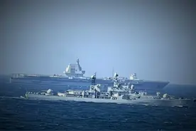 如此眼馋为什么？福建舰海试，缺航母的东海舰队派现代级护航图片