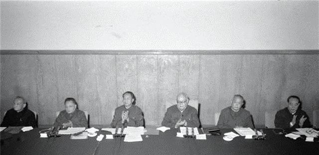 1976年，叶元帅问了国锋同志两个问题