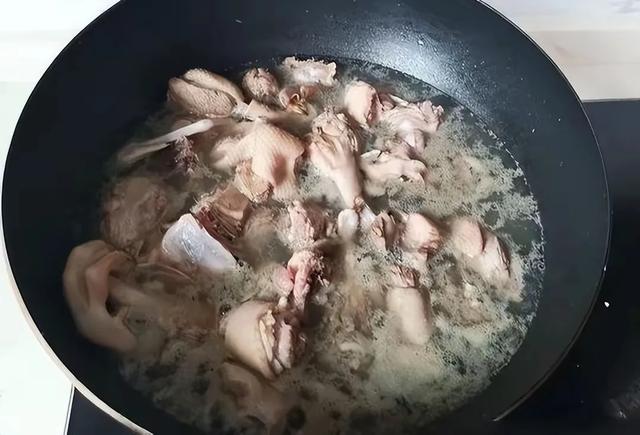 不焯水等于在“服毒”？以下几类蔬菜再懒也要焯水，你焯水了吗？