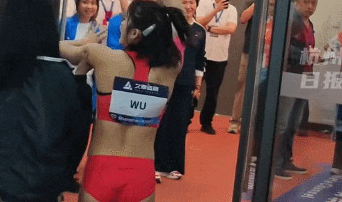 体坛格局要变？吴艳妮创造历史，里子面子都赢了，走上谷爱凌老路
