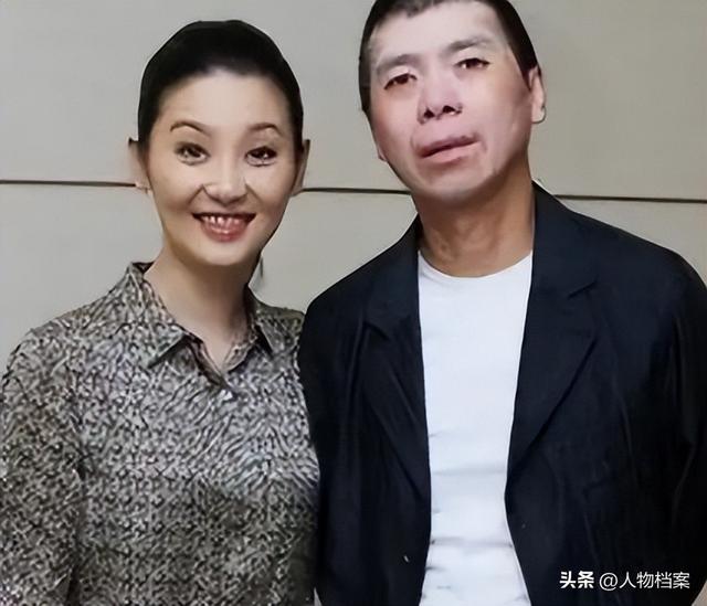 徐帆回应离婚五个月后，冯小刚再惹争议，养女徐朵竟成了导火索