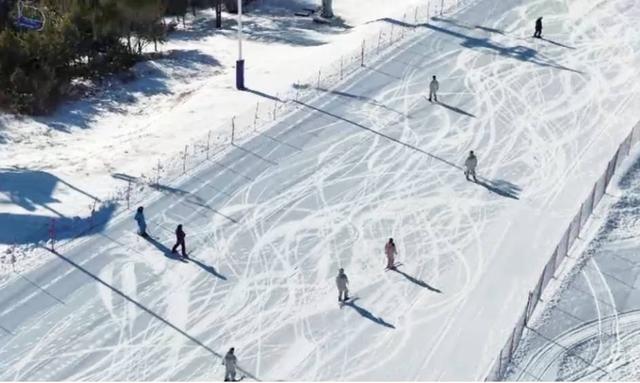 “企鹅教练”已就位！ 天定山滑雪场试营业