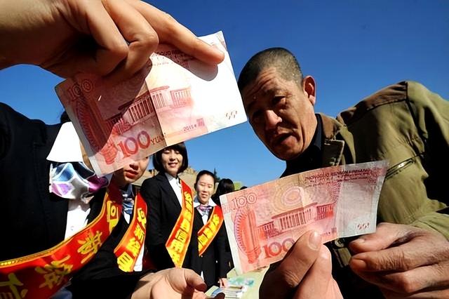 2025农村养老金改革：每月老人能拿到多少钱？