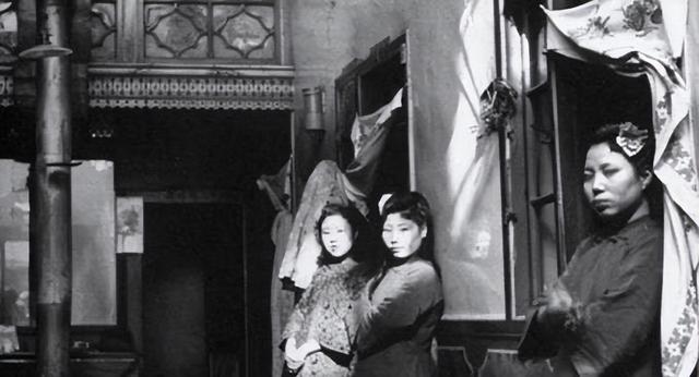 旧社会的老鸨有多狠？窑子里的姑娘，被老鸨变着花样的折磨