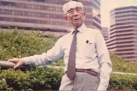 此人是国军74军第五任军长，淮海战败后没有被俘，张震都叫他老师图片