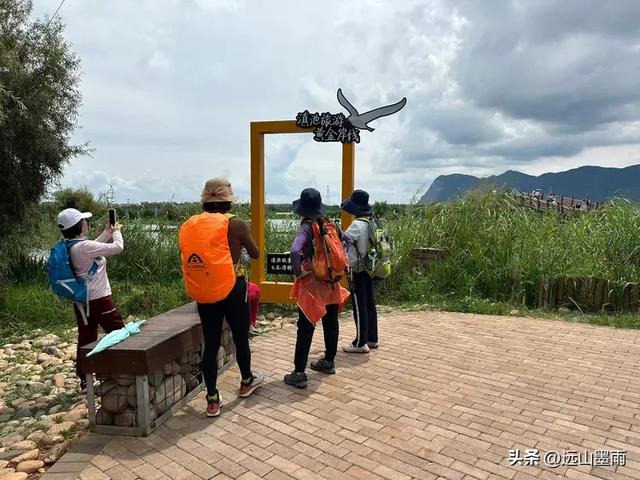 周末徒步，爬西山、走千步岩、过东风坝，我们在山水间快乐行走