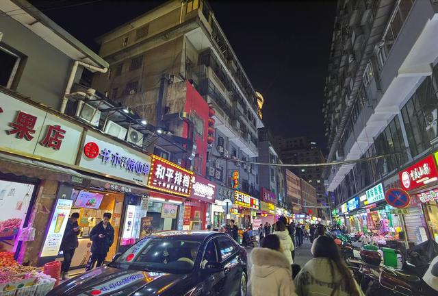 中国夜晚最会“花钱”的城市，太猛了！