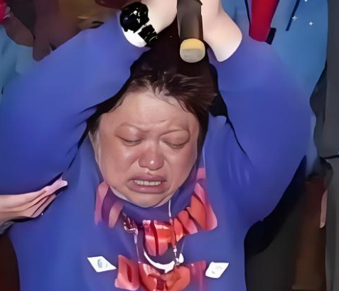 贪污上亿、假慈善？被实名举报的韩红，如今连坐椅子都成了“错”