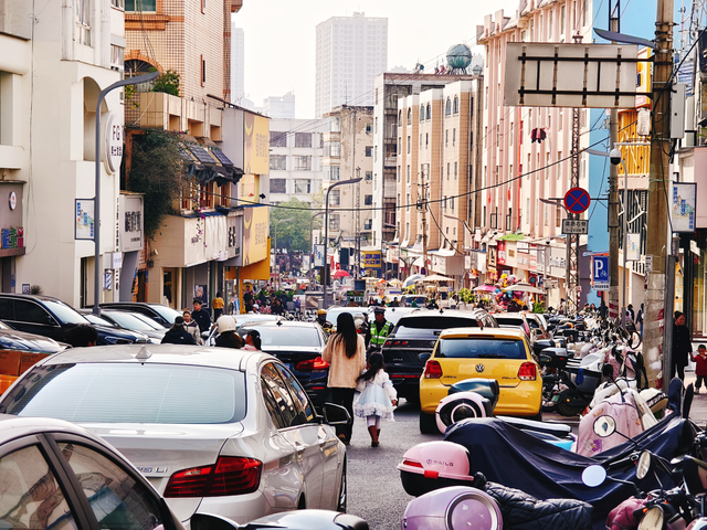 麒麟巷：融合潮流与烟火气 打造“曲靖三里屯”