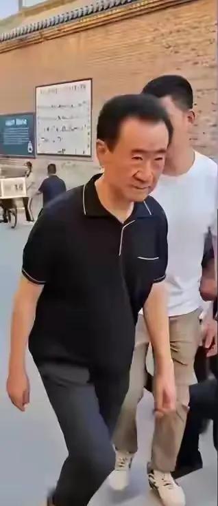 富不过三代？万达24亿强制执行，王思聪敢接这4500亿的烂摊子吗？