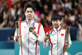 太心疼！国乒混双夺冠，赛后王楚钦遭遇心碎事，怒喊：举报他们图片