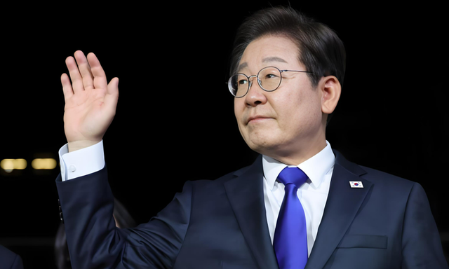 李在明不装了？承诺不再对华保持特殊关系，中方四字回应意味深长