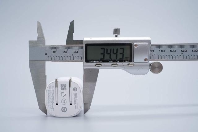 小米新款45W氮化镓小布丁充电器拆解，这些不同点需要注意