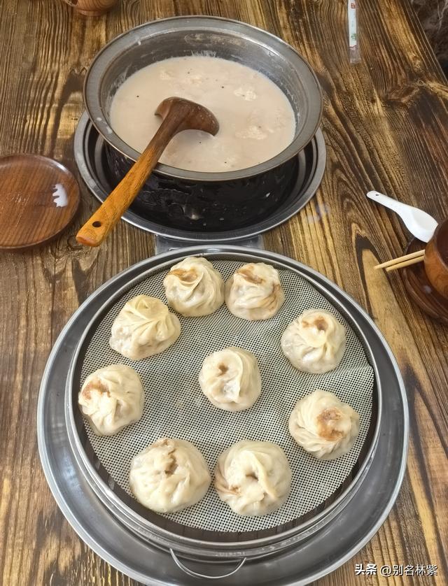 在额尔古纳和网友去了免费的湿地公园，晚上在青旅吃涮羊肉（十）