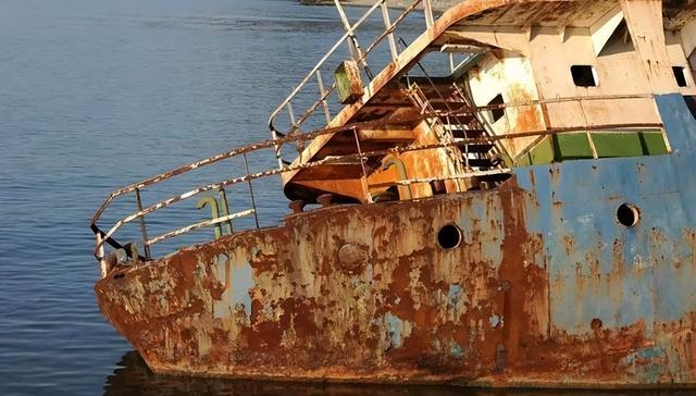 曾趴在中国仁爱礁9000多天的菲律宾军舰，如今已经再也拖不走了！