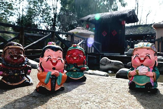 诸葛古镇冬日福利预告来啦！直播互动抽门票，文创盲盒藏惊喜