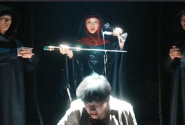 年近半百身材火辣，被台湾第一帅伤透心，41岁靠迪丽热巴再次翻红