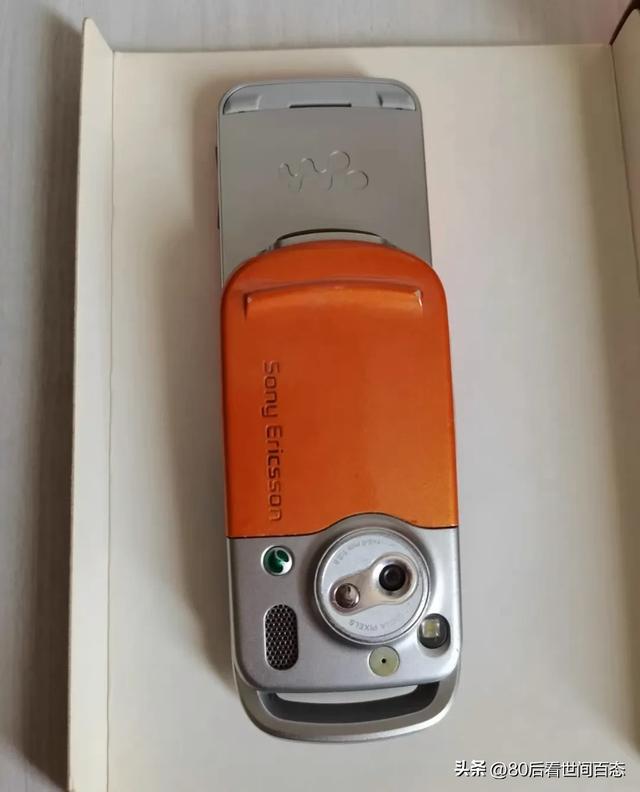 今日回顾之索尼爱立信W550c：第一款旋盖Walkman手机！