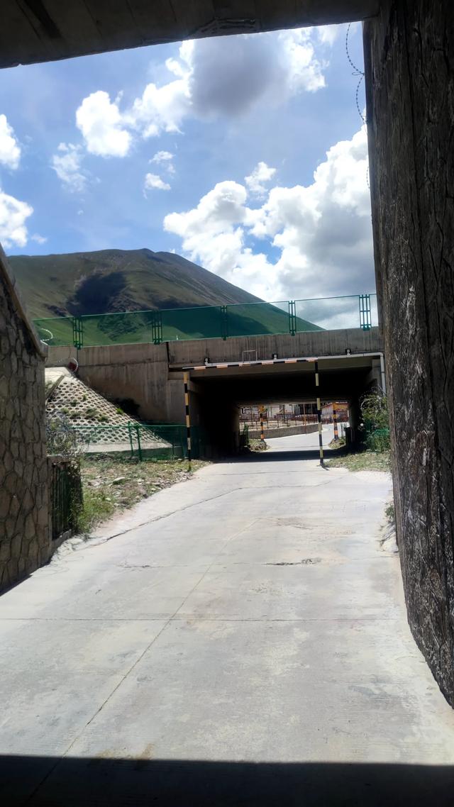 拉萨堆龙苯教直龙遗址,寺保留了吐蕃的残垣断壁,沧桑感扑面而来