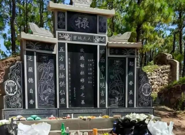 四川高考女孩杜彬洋去世！仅18岁，刚被北川医学院录取，弟弟立碑