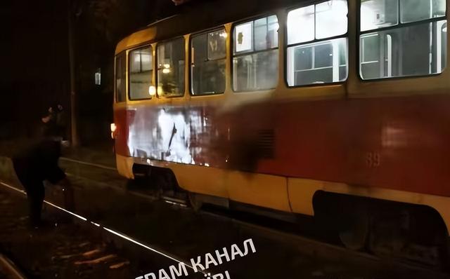 乌克兰全黑了！核打击前最后警告，俄军发射13枚“全球禁止”导弹