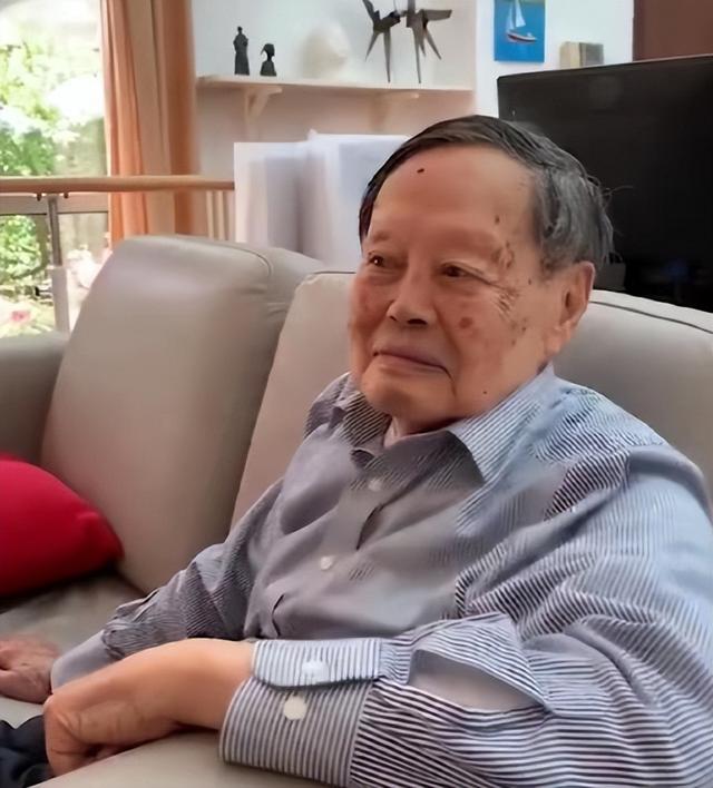 翁帆也没想到	，丈夫杨振宁去世后，竟因生前一个举动再次口碑暴涨