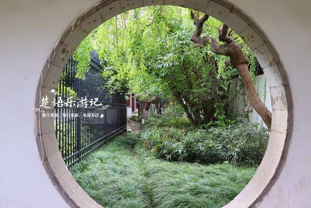 宁波镇海居然藏着一个小苏州园林，绿树掩映着亭台楼阁，值得游玩
