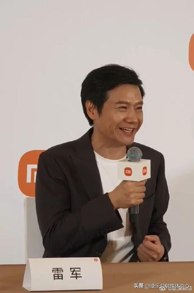 小米发布磁吸充电宝，雷军：iPhone不做的我们来做，完美兼容iPhone17系列手机，苹果用户有需求可以来许愿