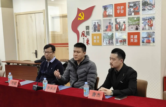 父亲是前外交部部长，妻子是阎维文女儿，他却靠自己实现“王炸”