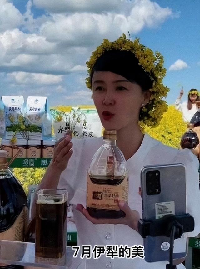 戏都不演了！贺娇龙离世仅9天	，离谱的事发生，吴京、成龙都躺枪