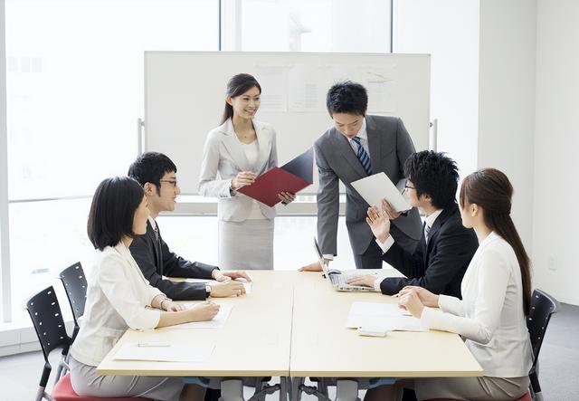 00后别内耗了：大厂、家庭、AI时代，他们这样活