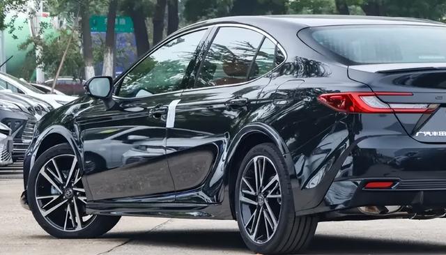 丰田又成功了！新车31天卖出19303辆，油耗4.2L，却只卖12.03W