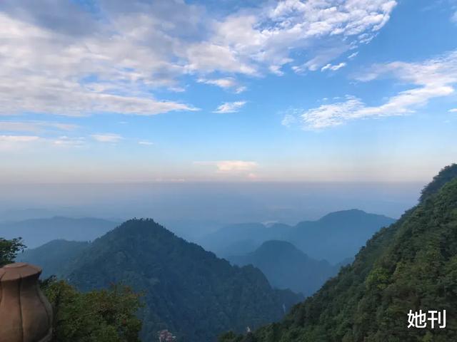 国庆女陪爬：不搞擦边，闷声发财