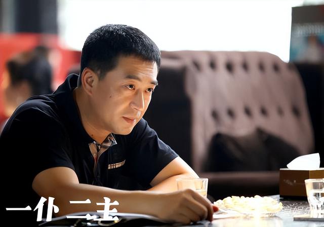 钱再多有什么用！55岁张嘉译现状曝光！病情严重到连走路都站不直