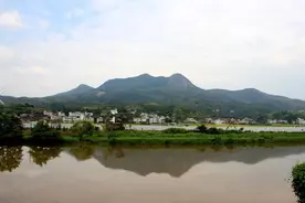 漂泊的70后，回老家过年时，不必合群，慢慢淡出以下“五个圈子”图片