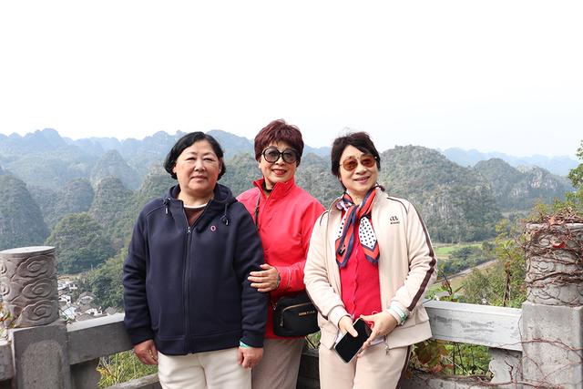 “长三角号”旅游专列抵达兴义 350名浙江游客开启暖冬之旅