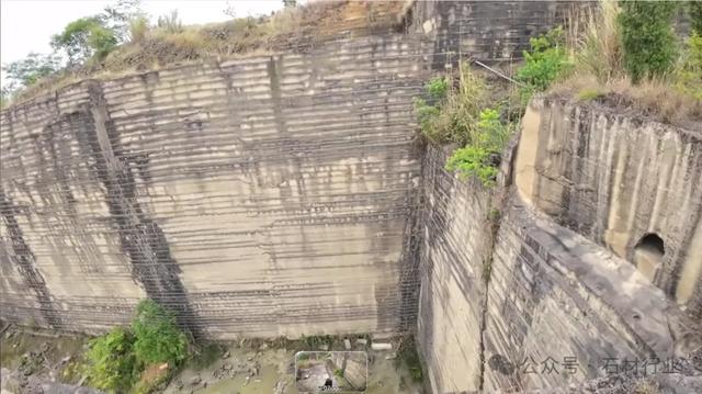 四川砂岩采石场发现神秘地宫，十多间石屋，妥妥的豪宅。