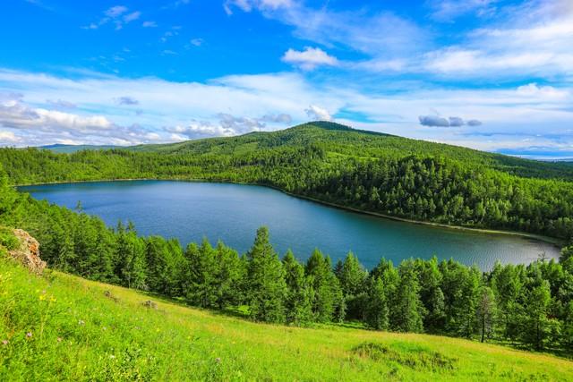 别再去热门景点了！这10个清静小城，人少景美消费低，值得一去