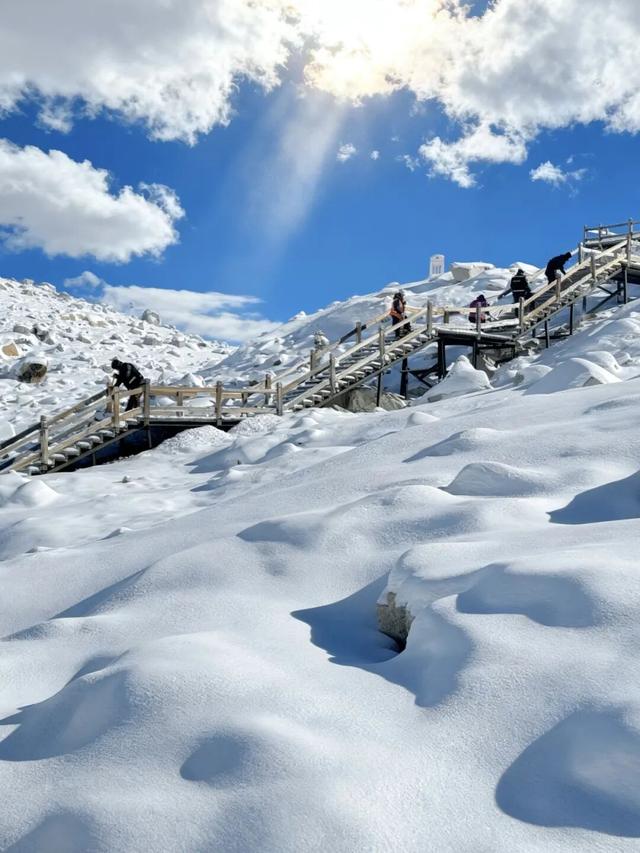 达古秋韵｜当第一缕晨光吻过云海，这里正上演秋日的浪漫相遇