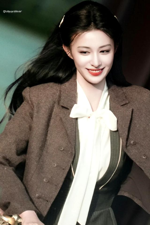 “颜值即正义”？这张脸背后的成功密码