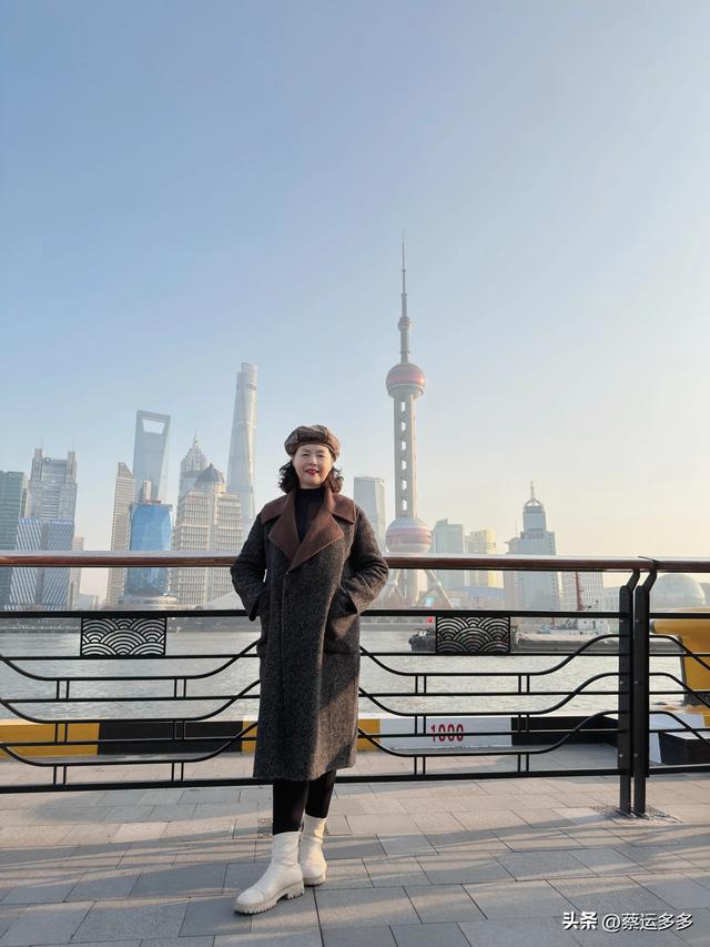 在北外滩，与圣诞和黄浦江撞个满怀